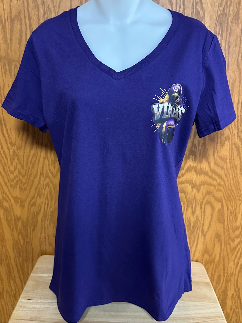 Minnesota Vikings V-Neck Graphic Tee - NIP
